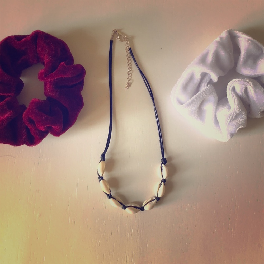 Puka shell necklace with 2 free scrunches!